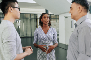 Gestão de conflitos no condomínio: como agir em períodos de alta movimentação